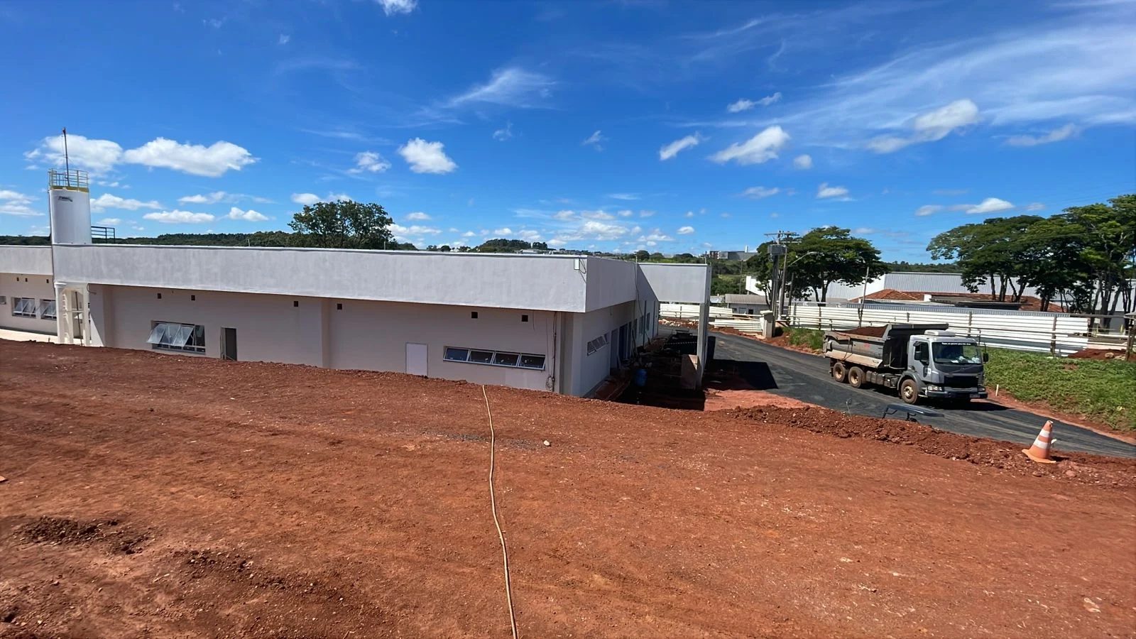 Áreas externas em obra, registro fotográfico VR7-2237