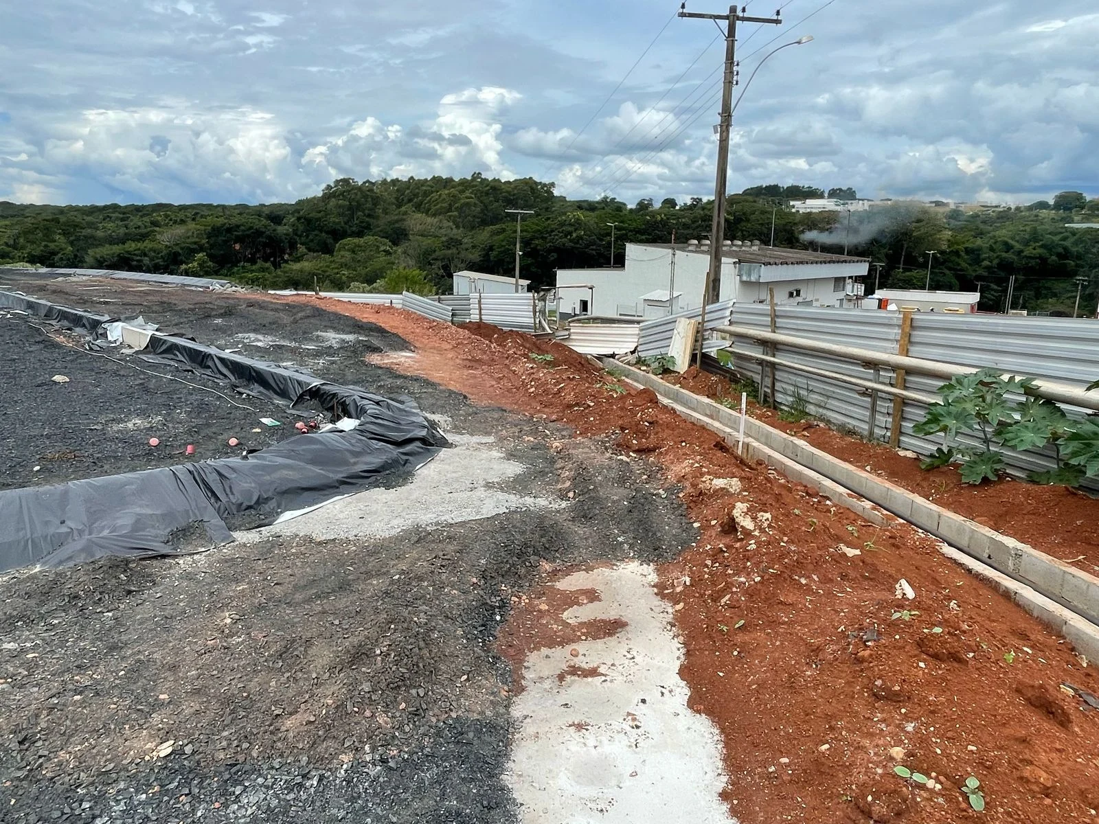 Áreas externas em obra, registro fotográfico VR7-2246